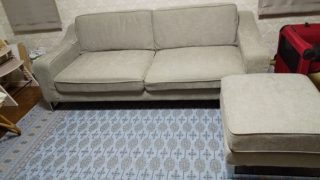 新しいソファと絨毯の写真